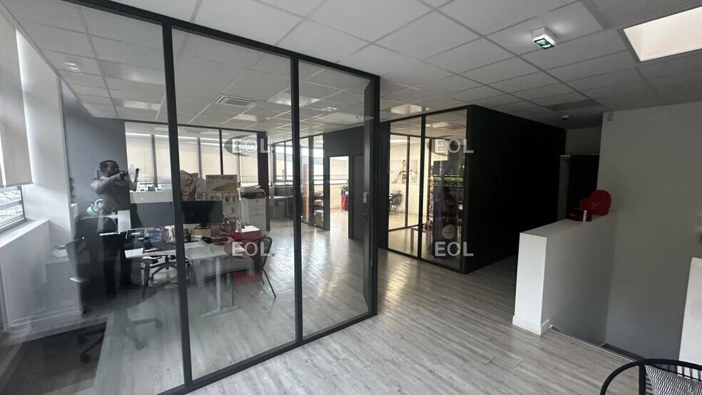 Local d'activités dans Bussy-Saint-Georges à vendre - Photo de l’immeuble – Image 3 sur 4