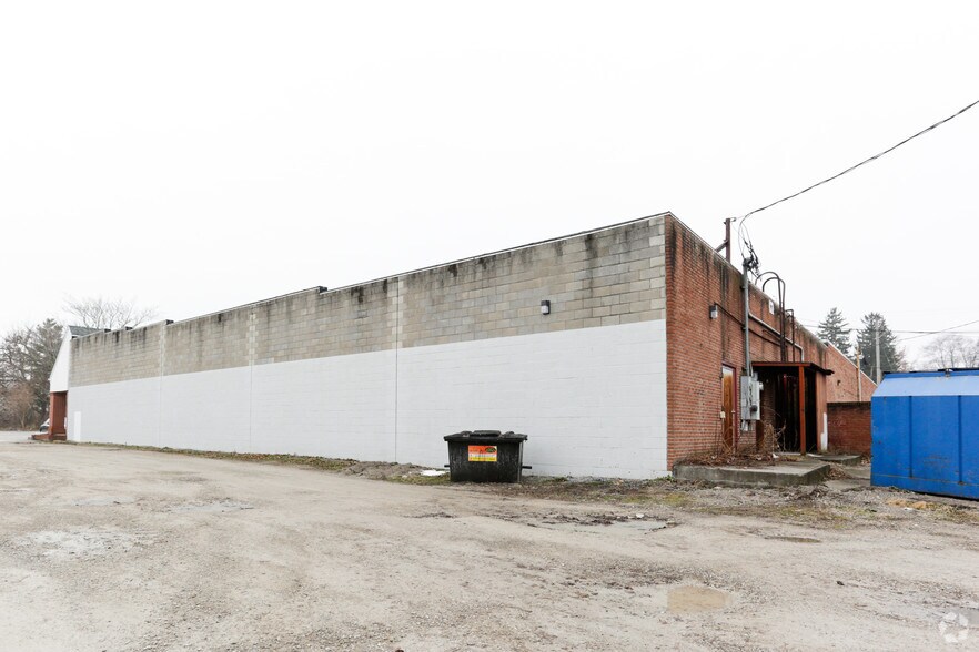 250 Castalia St, Bellevue, OH à louer - Photo de l’immeuble – Image 2 sur 5