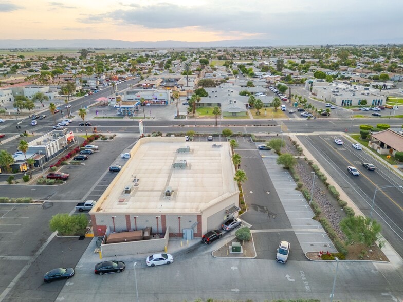 1745 S Imperial Ave, El Centro, CA à vendre - Photo de l’immeuble – Image 2 sur 2