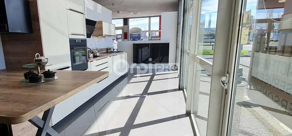 Local commercial dans Lons à louer - Photo intérieure – Image 2 sur 2