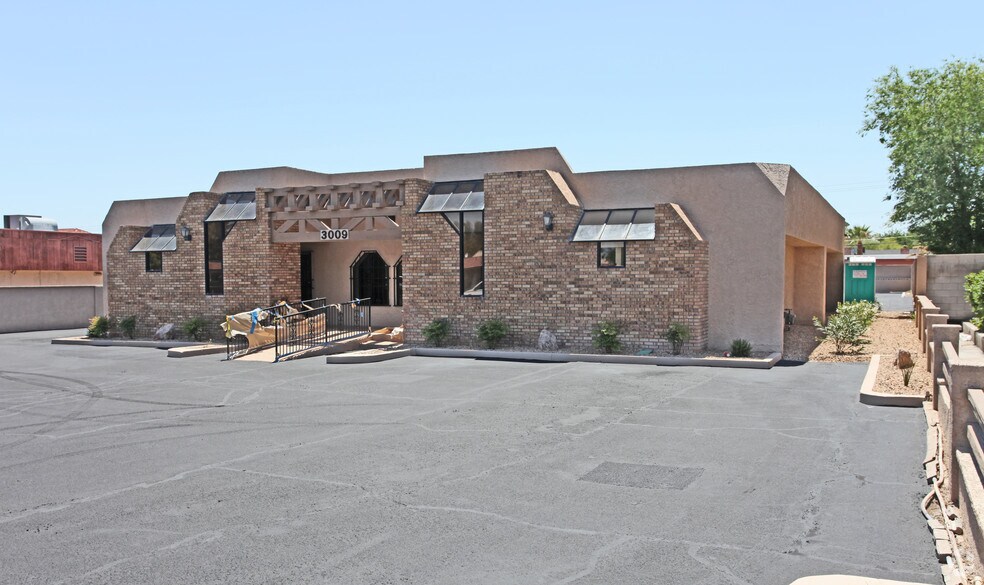 3009 W Charleston Blvd, Las Vegas, NV à louer - Photo principale – Image 2 sur 16