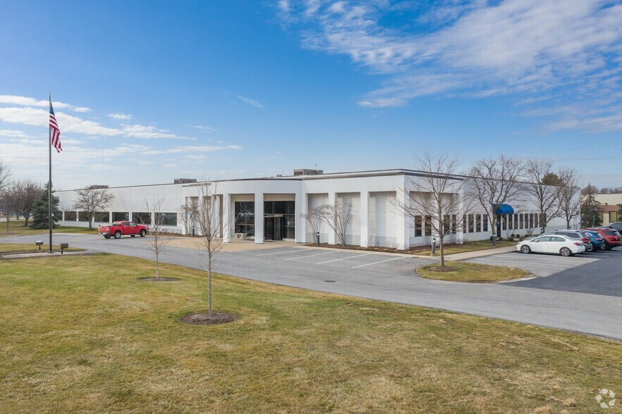 1800 Indian Wood Cir, Maumee, OH à vendre - Photo principale – Image 1 sur 26