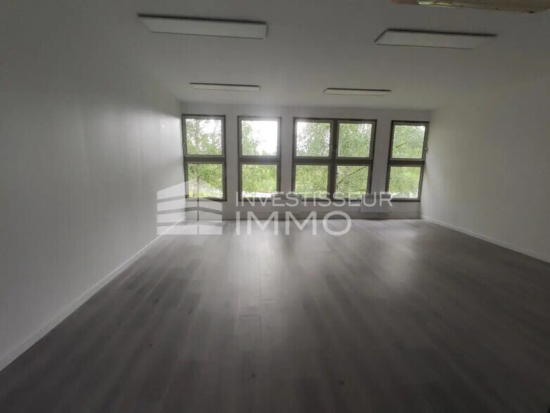 Bureau dans Torcy à vendre - Photo de l’immeuble – Image 2 sur 8