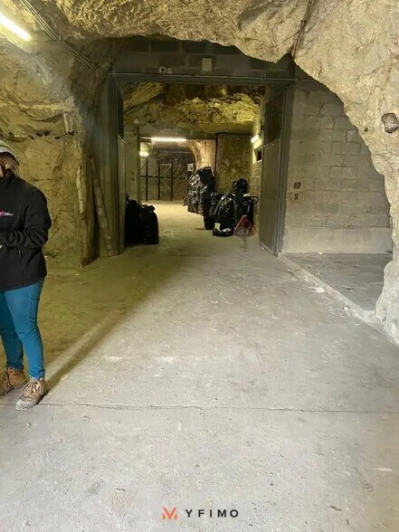 Local d'activités dans Bougival à vendre - Photo de l’immeuble – Image 3 sur 8