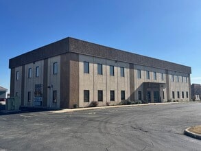 13720 E 42nd Ter, Independence, MO à louer Photo de l’immeuble– Image 2 sur 12