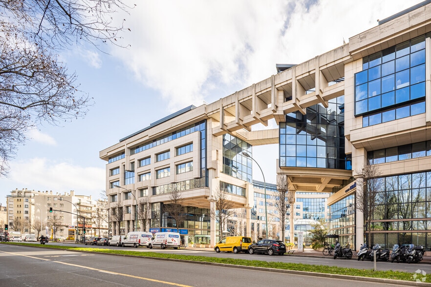 14 Boulevard Des Frères Voisin, Issy-les-Moulineaux à louer - Photo de l’immeuble – Image 3 sur 4