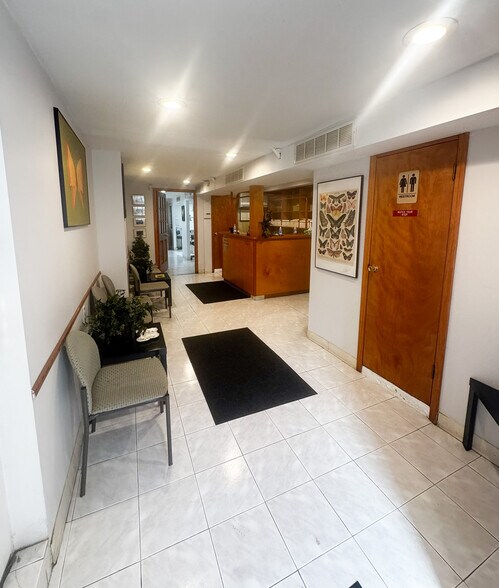 4407 30th Ave, Astoria, NY à louer - Photo de l’immeuble – Image 3 sur 7