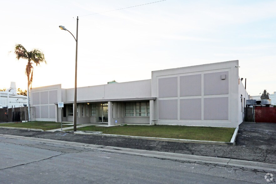 644 Young St, Santa Ana, CA à vendre - Photo de l’immeuble – Image 2 sur 5