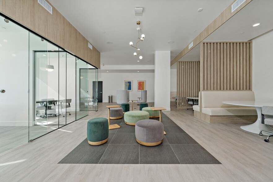 200 N Vermont Ave, Los Angeles, CA à louer - Photo de l’immeuble – Image 2 sur 65