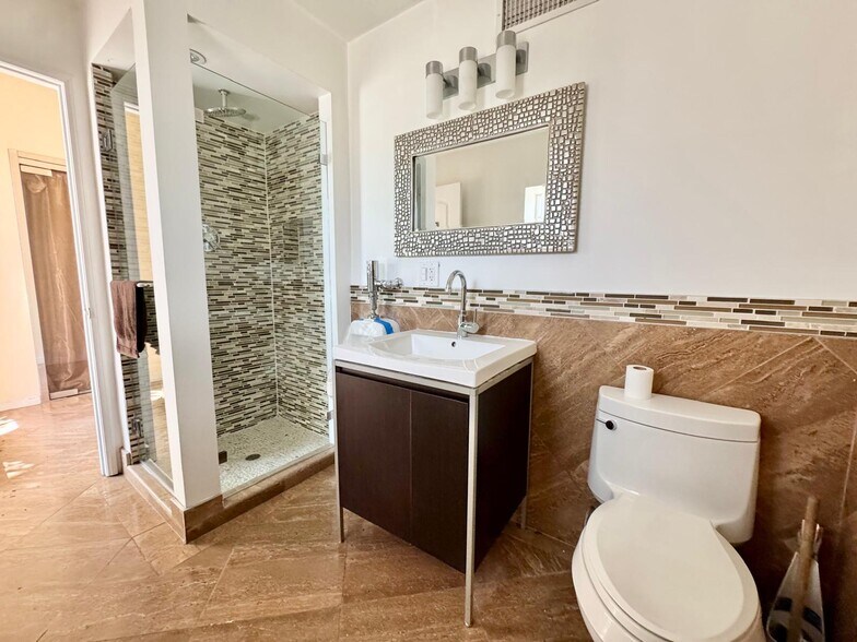 3022 W 48th St, Los Angeles, CA à louer - Photo de l’immeuble – Image 2 sur 12