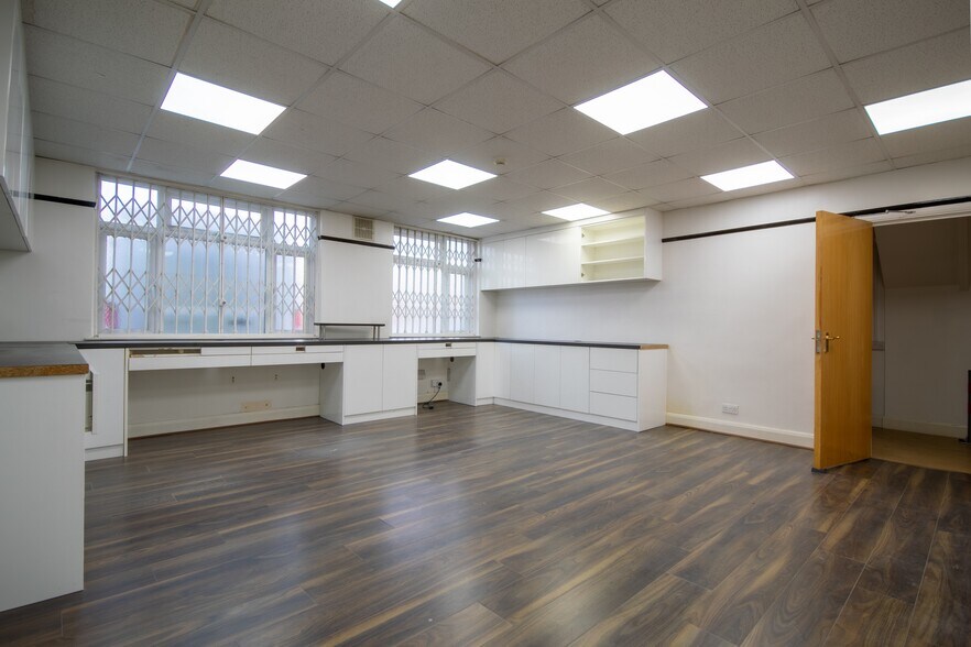 4-6 Wadsworth Rd, Greenford à louer - Photo intérieure – Image 2 sur 8
