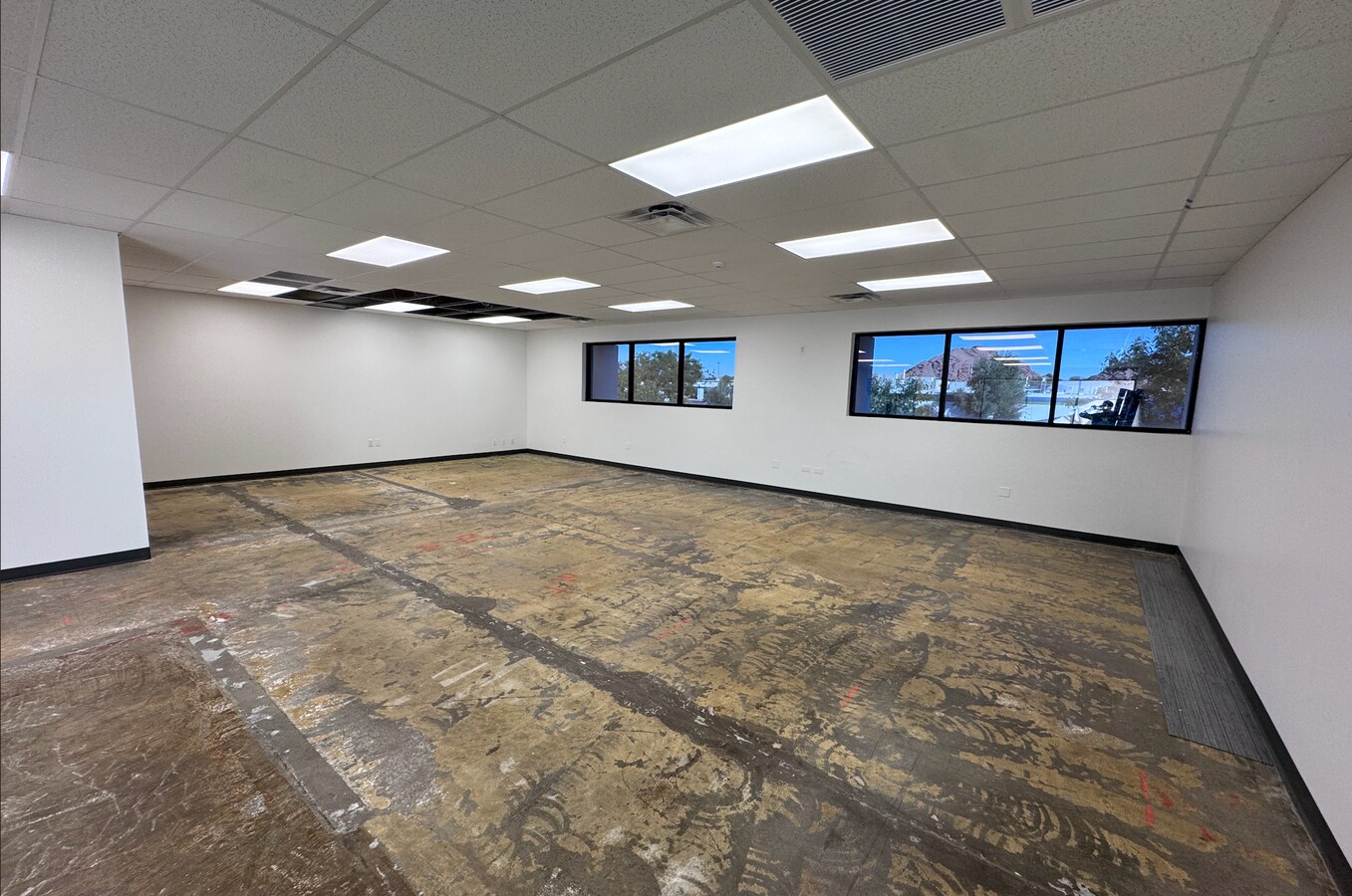 4801 E McDowell Rd, Phoenix, AZ 85008 - Lot 250 -  - Photo intérieure - Image 1 of 2