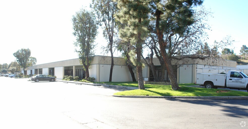 725 Lakefield Rd, Westlake Village, CA à louer - Photo de l’immeuble – Image 1 sur 8