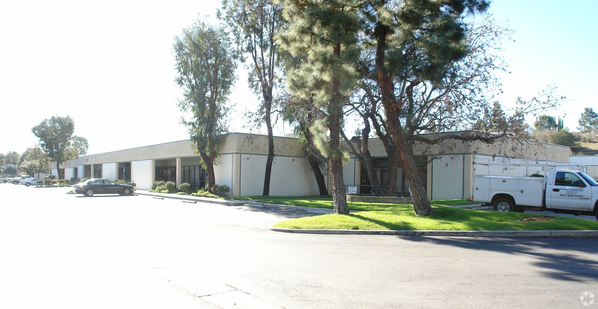 725 Lakefield Rd, Westlake Village, CA à louer Photo de l’immeuble– Image 1 sur 9