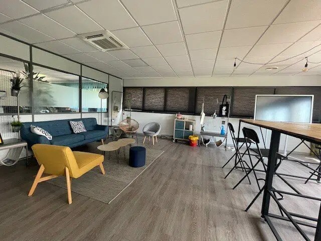 Bureau dans Écuisses à vendre - Photo de l’immeuble – Image 2 sur 9