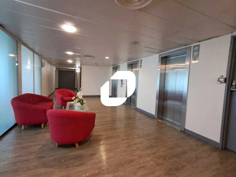 Bureau dans Asnières-sur-Seine à vendre - Photo de l’immeuble – Image 1 sur 7