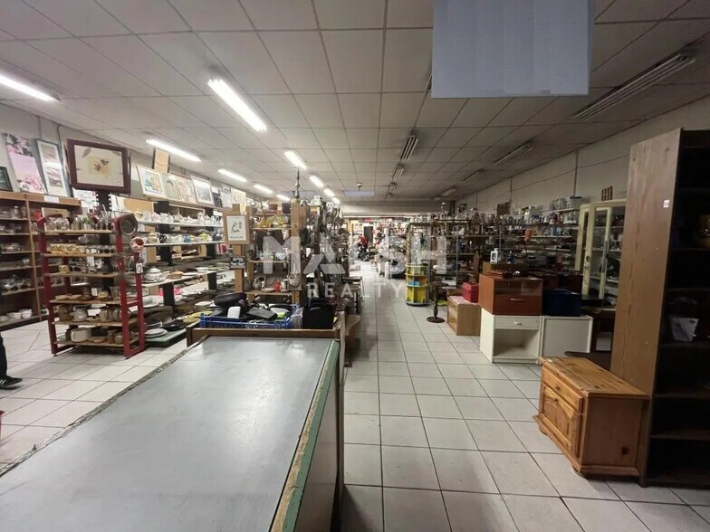 Local commercial dans OULLINS-PIERRE-BÉNITE à louer - Photo de l’immeuble – Image 2 sur 10