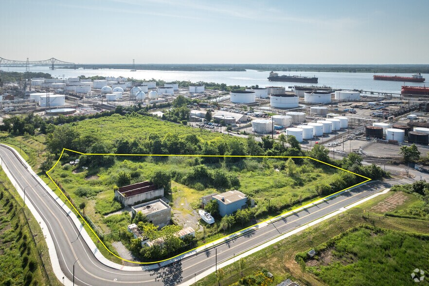 650 Penn St, Marcus Hook, PA à vendre - Photo de l’immeuble – Image 1 sur 8