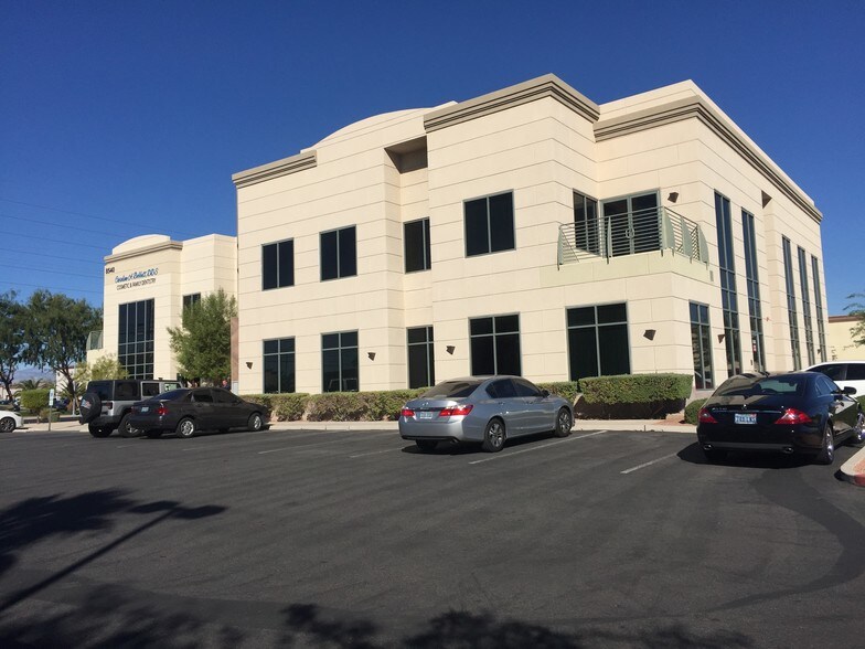 8560 S Eastern Ave, Las Vegas, NV à vendre - Photo de l’immeuble – Image 2 sur 5