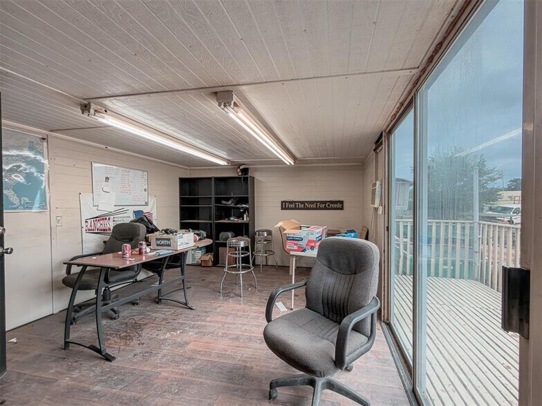 27113 County Road 1442, Cement, OK à vendre - Photo intérieure – Image 2 sur 3