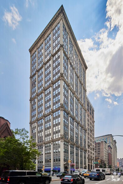 257 Park Ave S, New York, NY à louer - Photo de l’immeuble – Image 1 sur 8