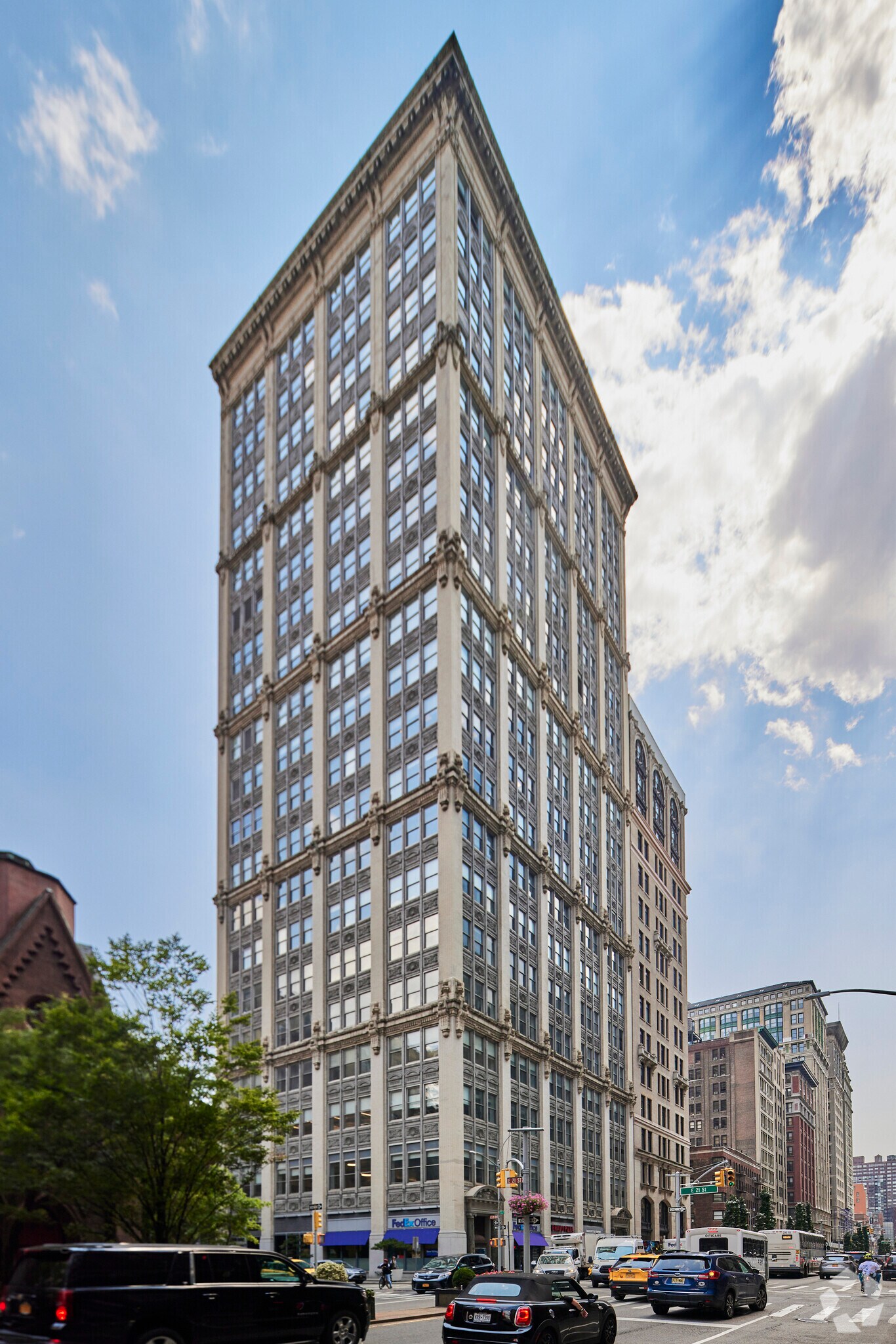 257 Park Ave S, New York, NY à louer Photo de l’immeuble– Image 1 sur 9