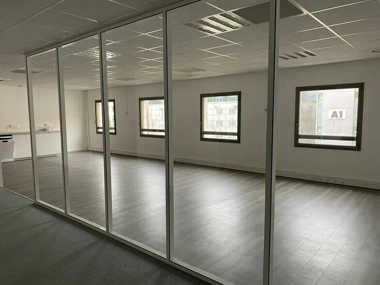 Bureau dans Lyon à louer - Photo de l’immeuble – Image 2 sur 11