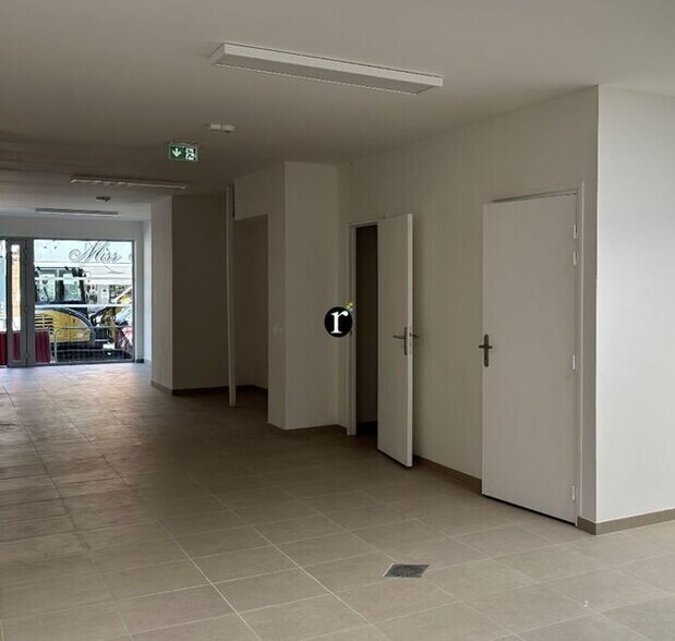 Local commercial dans Loos à louer - Photo intérieure – Image 1 sur 2
