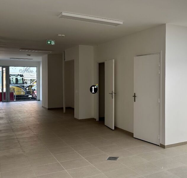 Local commercial dans Loos à louer Photo intérieure– Image 1 sur 3