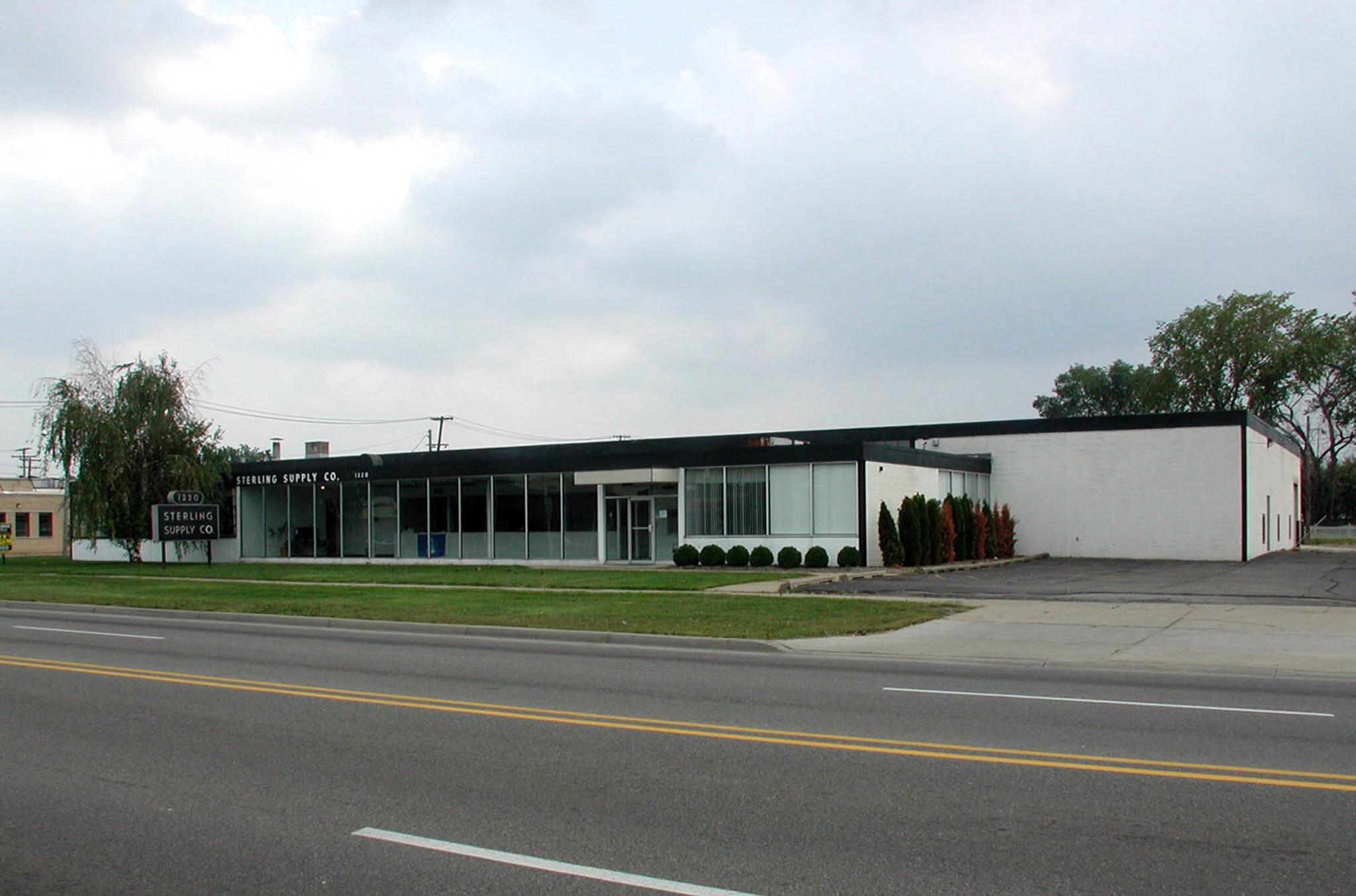1220 E 9 Mile Rd, Ferndale, MI à vendre Photo principale– Image 1 sur 12