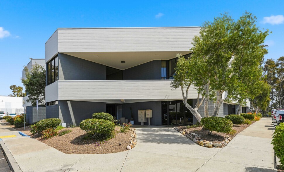 9939 Hibert St, San Diego, CA à louer - Photo de l’immeuble – Image 2 sur 2