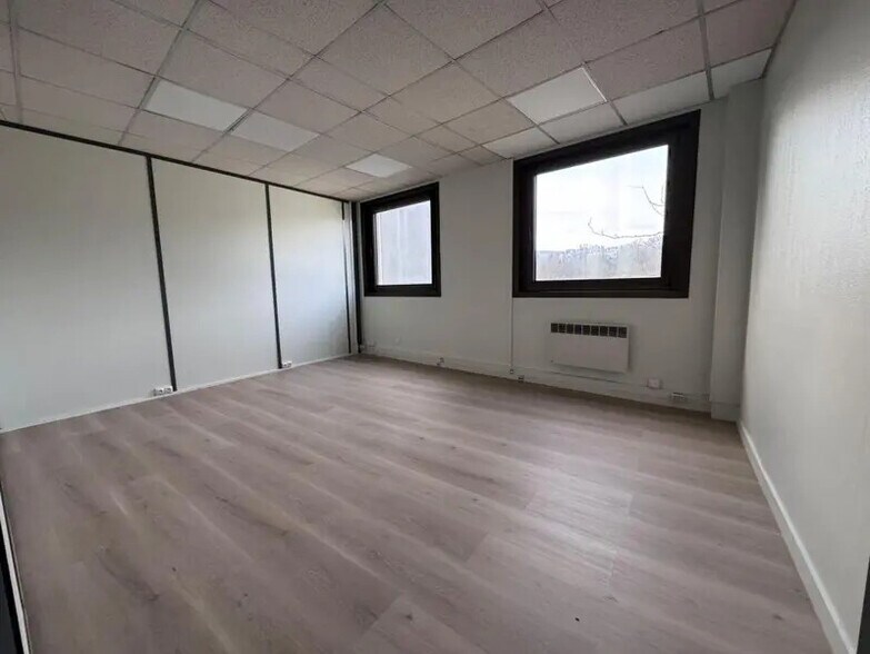 Bureau dans Rosny-sous-Bois à louer - Photo intérieure – Image 2 sur 12