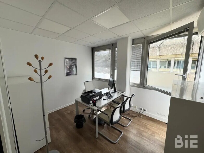 Bureau dans Bruges à louer - Photo de l’immeuble – Image 1 sur 4