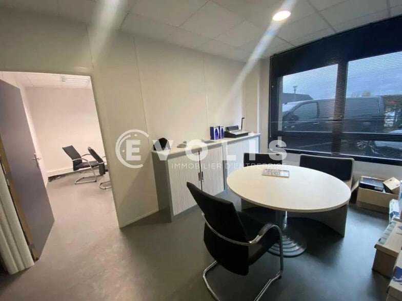 Bureau dans Dury à louer - Photo de l’immeuble – Image 1 sur 2