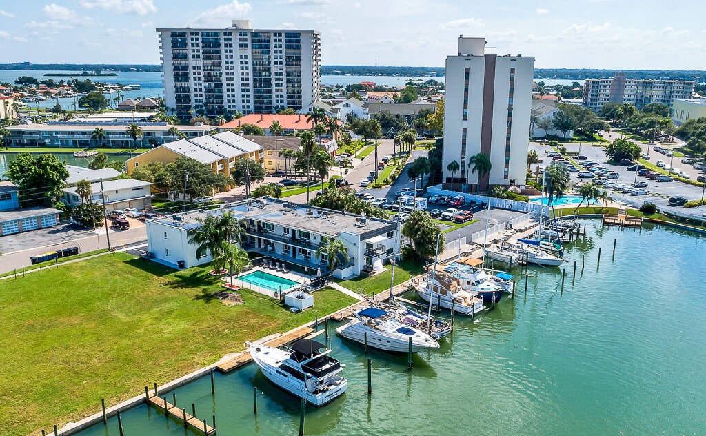 223 Dolphin Pt, Clearwater, FL à vendre Photo principale– Image 1 sur 19
