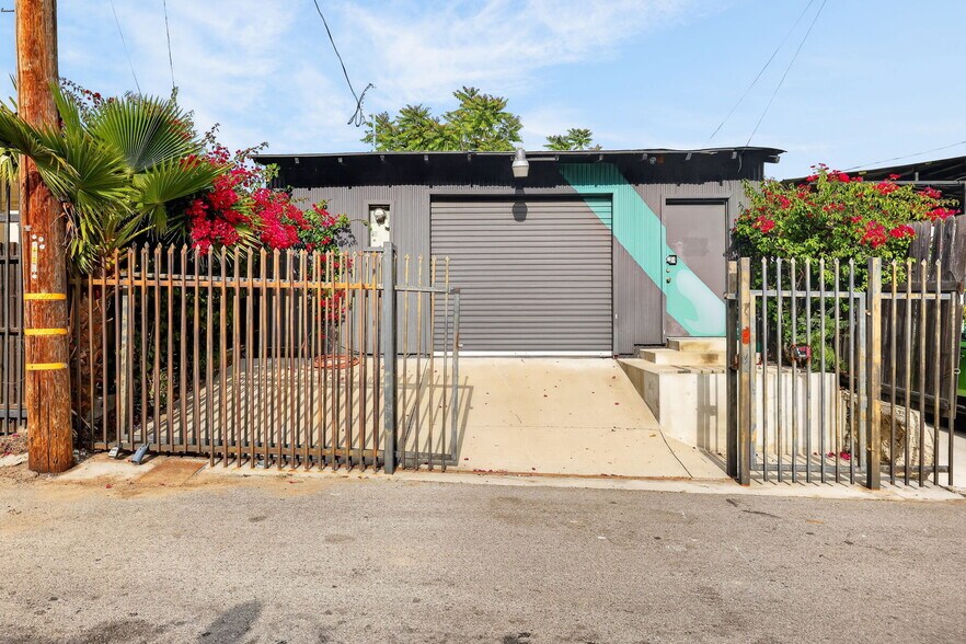 9939 Commerce Ave, Tujunga, CA à vendre - Photo de l’immeuble – Image 3 sur 30