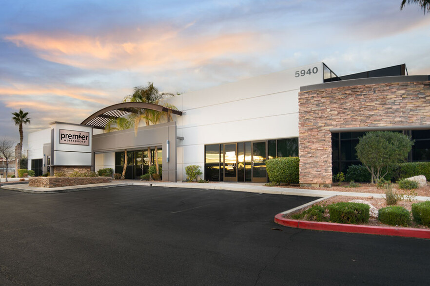 5940 S Rainbow Blvd, Las Vegas, NV à louer - Photo de l’immeuble – Image 1 sur 2
