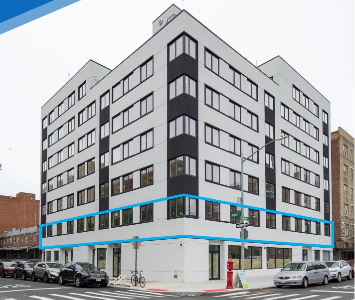 2500 Barker Ave, Bronx, NY à louer Photo de l’immeuble– Image 1 sur 2