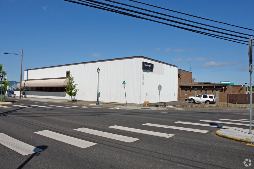 3075 NE Sandy Blvd, Portland, OR à vendre - Photo de l’immeuble – Image 2 sur 4