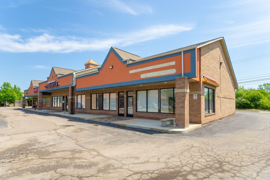 4171-4235 Canton Center Dr, Canton, MI à louer - Photo de l’immeuble – Image 2 sur 15