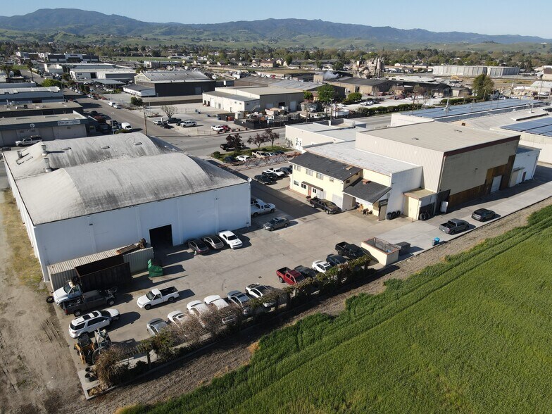 320 Hillcrest Rd, Hollister, CA à louer - Photo de l’immeuble – Image 3 sur 27