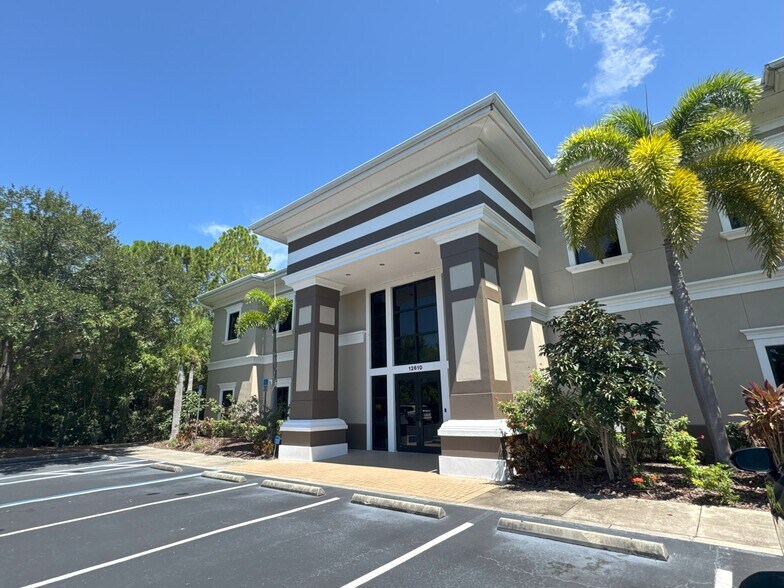 12610 Race Track Rd, Tampa, FL à louer - Photo de l’immeuble – Image 2 sur 4