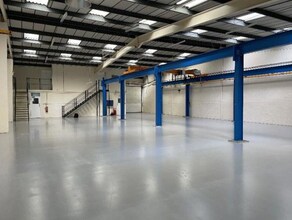 Leatherhead Rd, Chessington à louer Photo intérieure– Image 2 sur 2