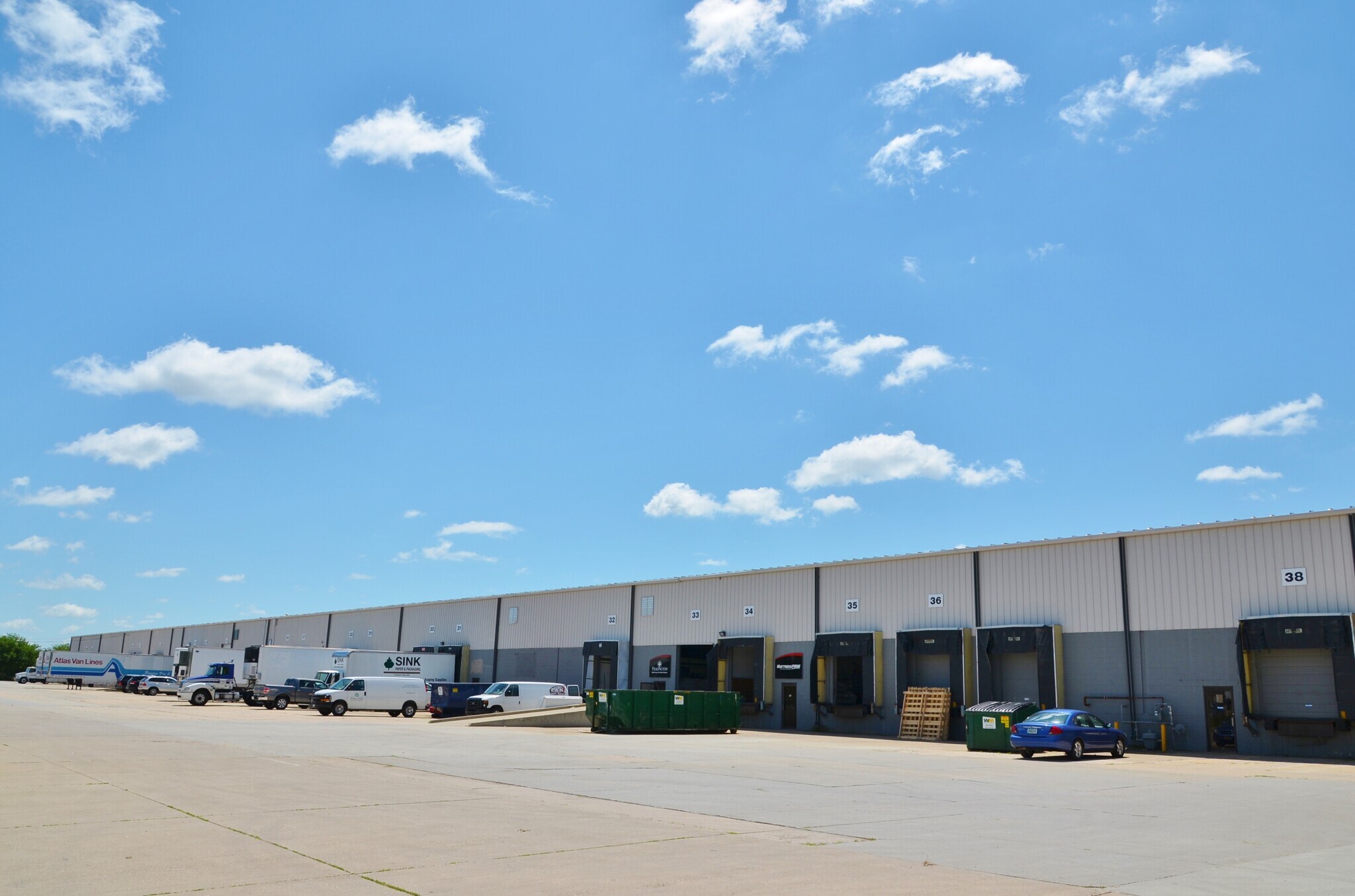 10400-10440 Hickman Rd, Clive, IA à louer Photo principale– Image 1 sur 3