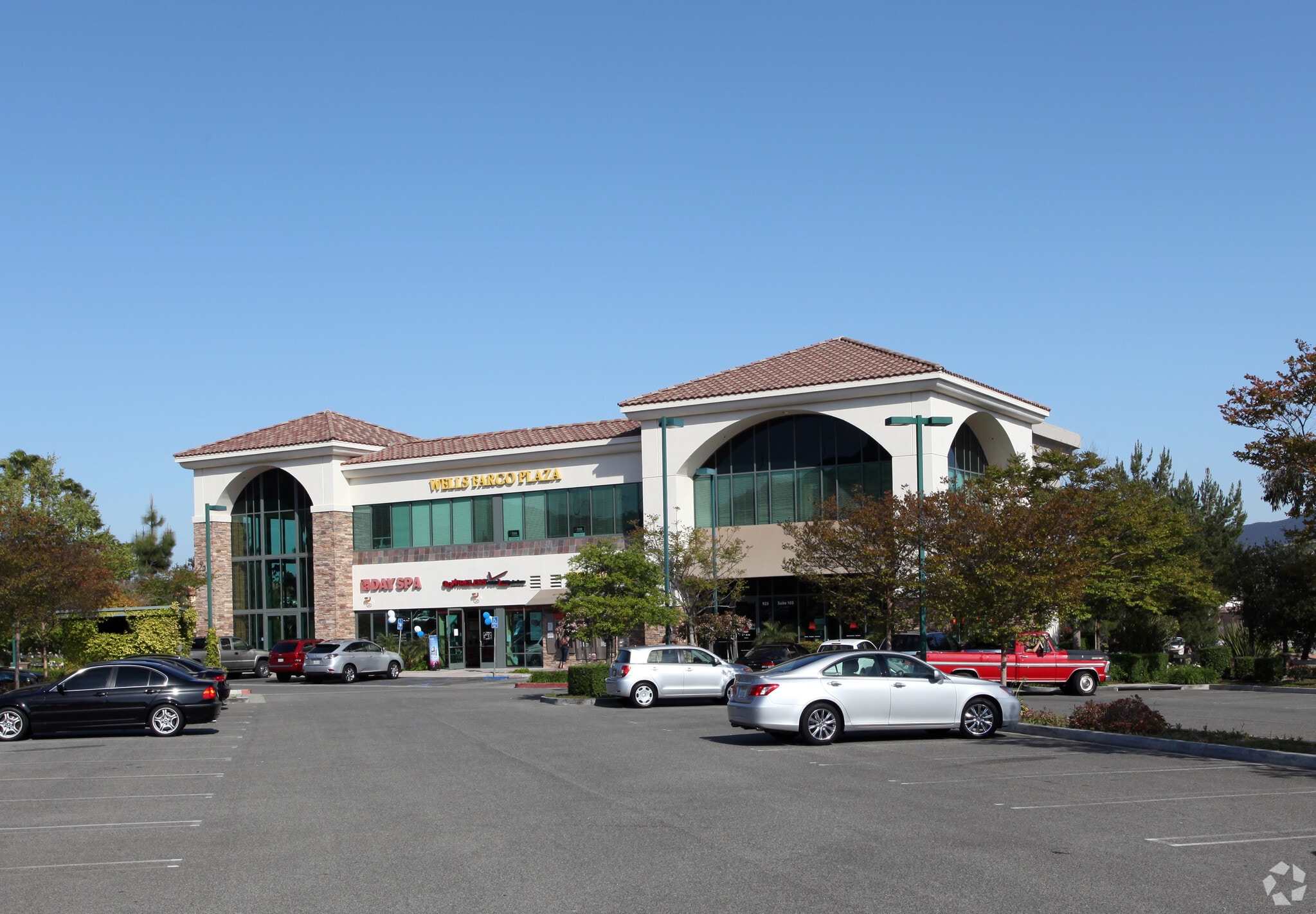 925 Broadbeck Dr, Thousand Oaks, CA à louer Photo principale– Image 1 sur 44