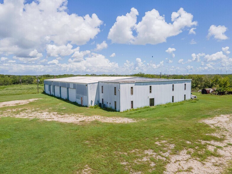 5729 Texas st, Hitchcock, TX à louer - Photo de l’immeuble – Image 3 sur 12
