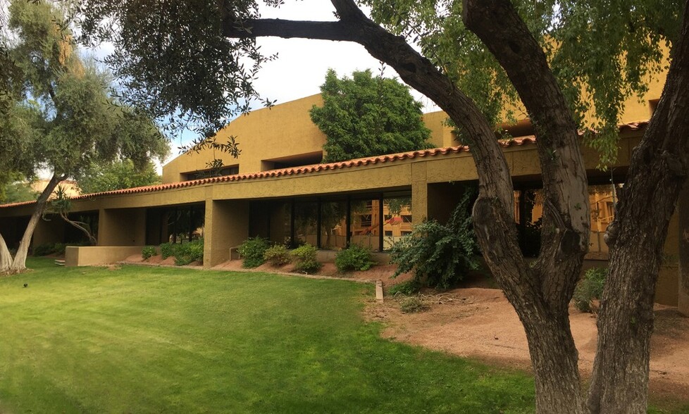 4801 S Lakeshore Dr, Tempe, AZ à louer - Photo de l’immeuble – Image 1 sur 7