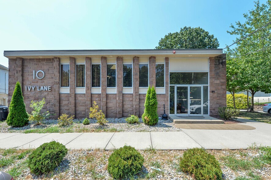 10 W Ivy Ln, Englewood, NJ à louer - Photo de l’immeuble – Image 3 sur 13