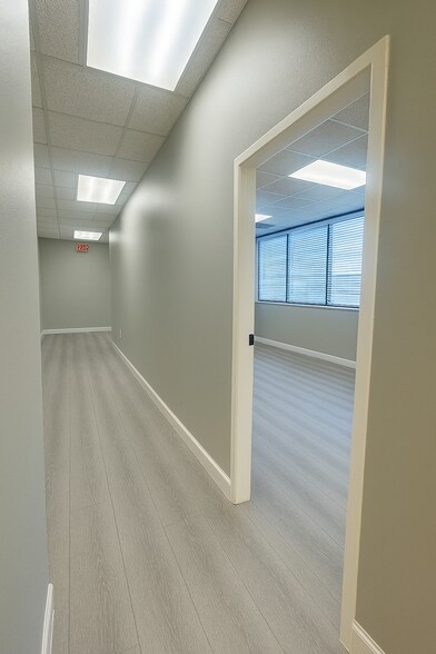 5402 Hoover Blvd, Tampa, FL à louer - Photo de l’immeuble – Image 2 sur 15
