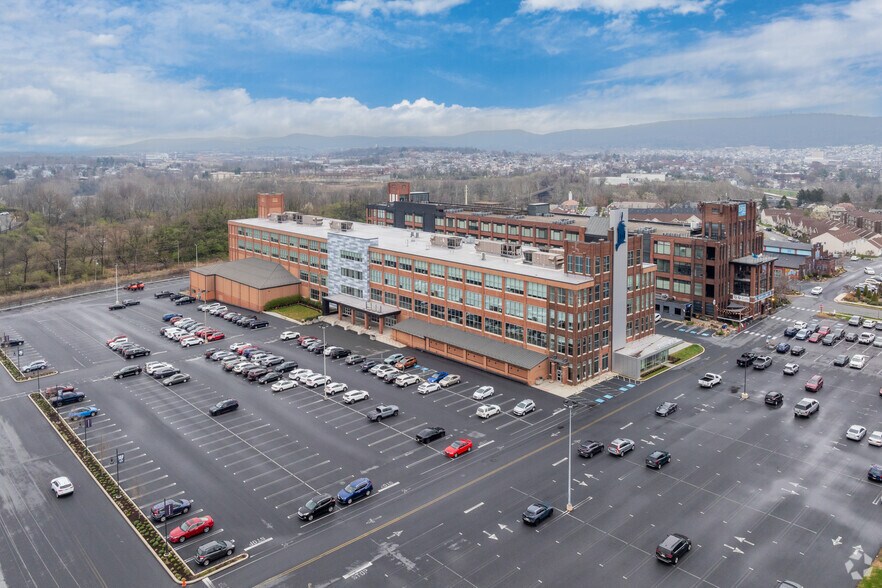 739 Reading Ave, West Reading, PA à louer - Aérien – Image 3 sur 11
